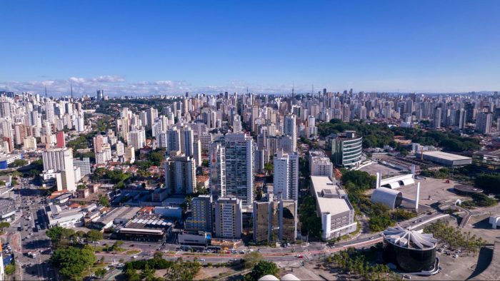 Vista de cima de parte da infraestrutura de Água Branca, SP.