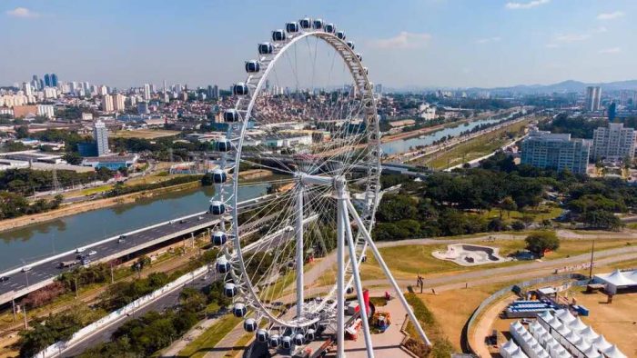 Roda Gigante Roda Rico no Parque Candido Portinari, com vista panorâmica do bairro Alto de Pinheiros.