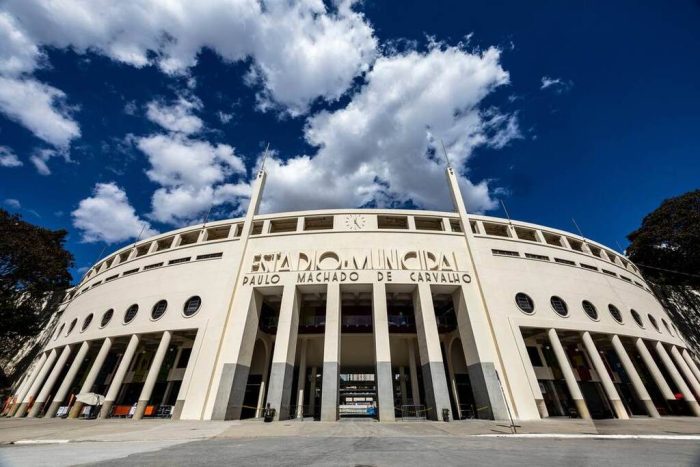 ista externa do Estádio do Pacaembu, que abriga um dos mais interativos museus em São Paulo.