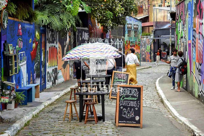 Beco do Batman na Vila Madalena, um dos melhores bairros de São Paulo