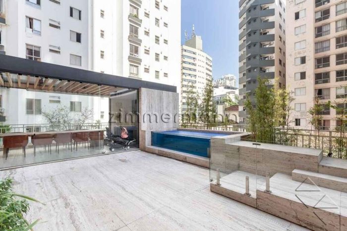 área externa de apartamento garden, em frente a outros prédios