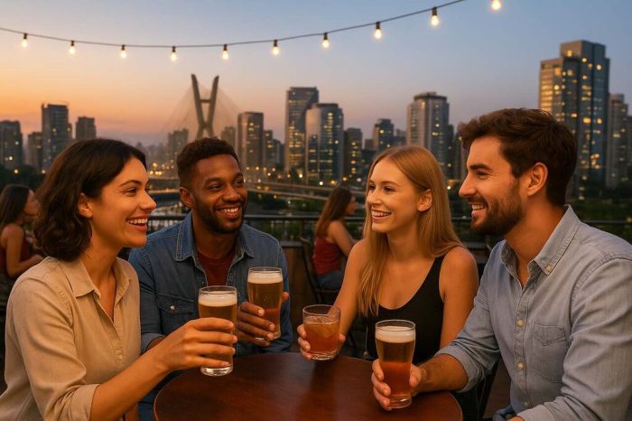 grupo de pessoas aproveitando happy hour em um dos melhores bares de São Paulo