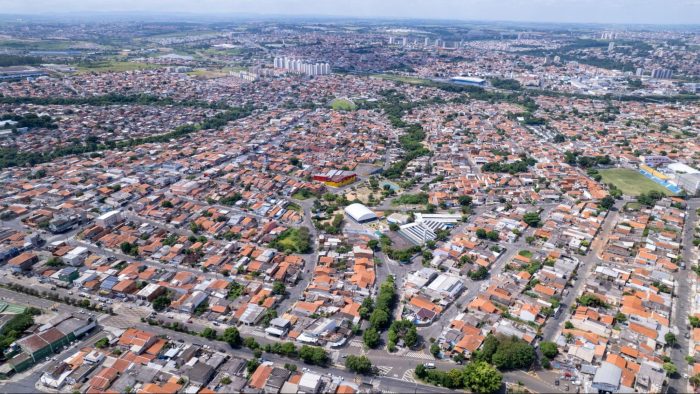 Vista aérea de área residencial em Sumaré, SP.