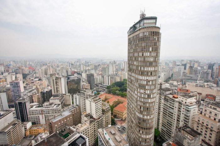 Vista aérea do Edifício Itália no centro da cidade, um dos principais pontos de rooftops em São Paulo.
