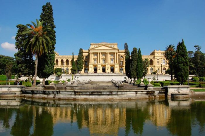 Vista do Museu do Ipiranga em roteiro por parques na Zona Sul.